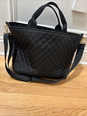 Canvelle Quilted Black Zip Crossbody Tote in Medium